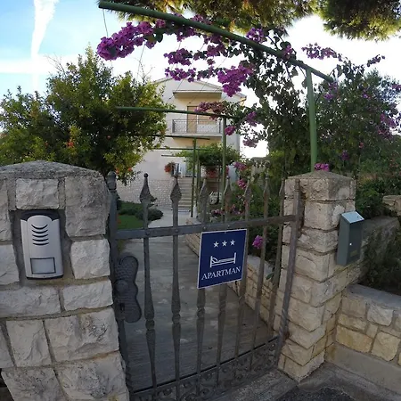 House Helena Banjole